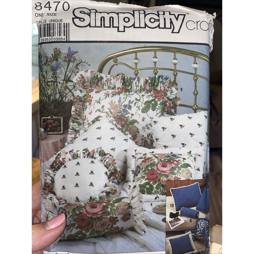 Vintage Simplicity Pattern 8470 Pillows Sewing Craft Project Shabby Chic Uncut